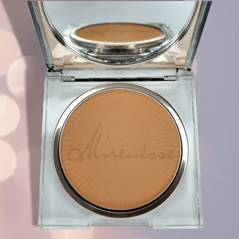 LE Mirenesse Absolutely Radiant Super Powder Foundation in Medium - Picture 2 of 7